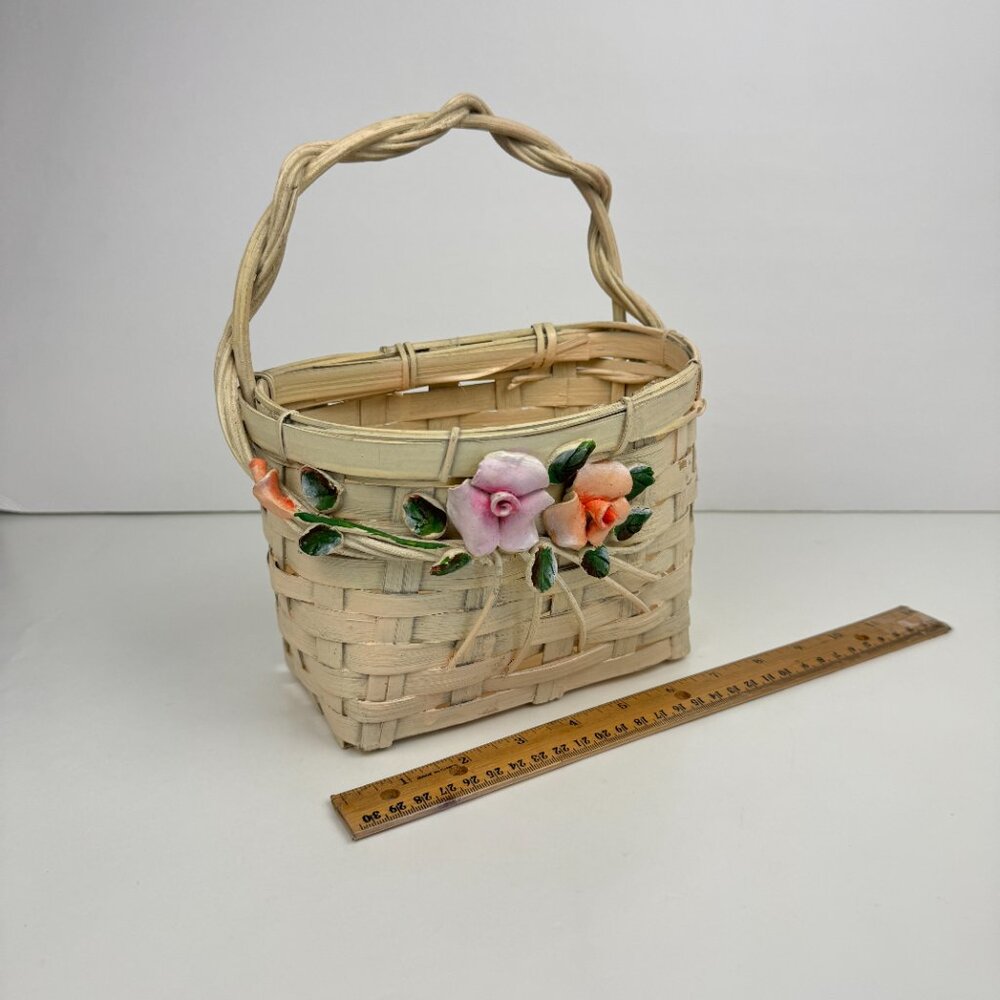 Vtg Wall Basket White Wicker Flowers Rose Green‎ Leaves Hard Rustic Wedding READ
